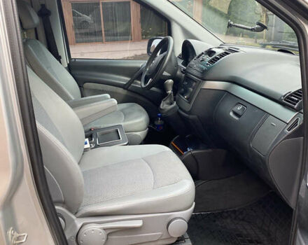 Серый Мерседес Виано, объемом двигателя 3.5 л и пробегом 305 тыс. км за 15700 $, фото 2 на Automoto.ua