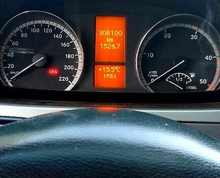 Серый Мерседес Виано, объемом двигателя 3 л и пробегом 308 тыс. км за 10500 $, фото 6 на Automoto.ua