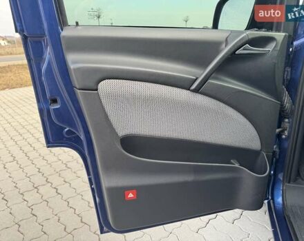 Синій Мерседес Віано, об'ємом двигуна 2.2 л та пробігом 245 тис. км за 16700 $, фото 36 на Automoto.ua