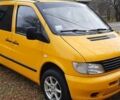 Желтый Мерседес Vito 108, объемом двигателя 2.2 л и пробегом 330 тыс. км за 4500 $, фото 1 на Automoto.ua