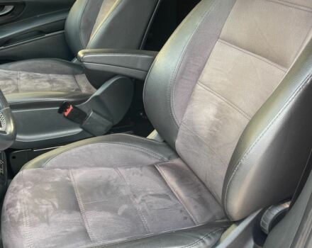 Белый Мерседес Вито, объемом двигателя 2 л и пробегом 230 тыс. км за 26000 $, фото 12 на Automoto.ua