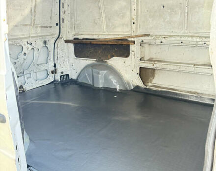 Белый Мерседес Вито, объемом двигателя 2.3 л и пробегом 410 тыс. км за 3500 $, фото 5 на Automoto.ua