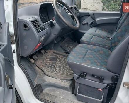 Белый Мерседес Вито, объемом двигателя 2.2 л и пробегом 198 тыс. км за 4700 $, фото 7 на Automoto.ua