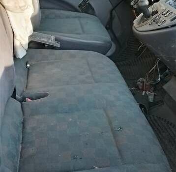 Белый Мерседес Вито, объемом двигателя 2.15 л и пробегом 370 тыс. км за 1400 $, фото 3 на Automoto.ua