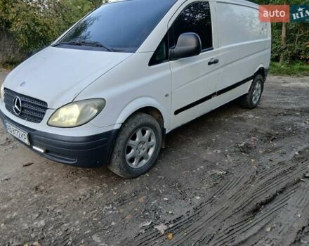 Белый Мерседес Вито, объемом двигателя 2.15 л и пробегом 300 тыс. км за 3000 $, фото 2 на Automoto.ua