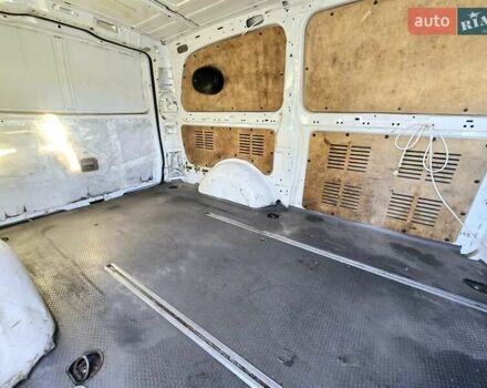 Белый Мерседес Вито, объемом двигателя 2.15 л и пробегом 388 тыс. км за 4800 $, фото 16 на Automoto.ua