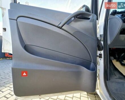 Белый Мерседес Вито, объемом двигателя 2.15 л и пробегом 388 тыс. км за 4800 $, фото 13 на Automoto.ua