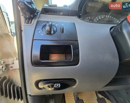 Белый Мерседес Вито, объемом двигателя 2.15 л и пробегом 388 тыс. км за 4800 $, фото 14 на Automoto.ua