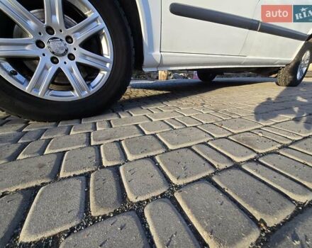 Белый Мерседес Вито, объемом двигателя 2.15 л и пробегом 388 тыс. км за 4800 $, фото 18 на Automoto.ua