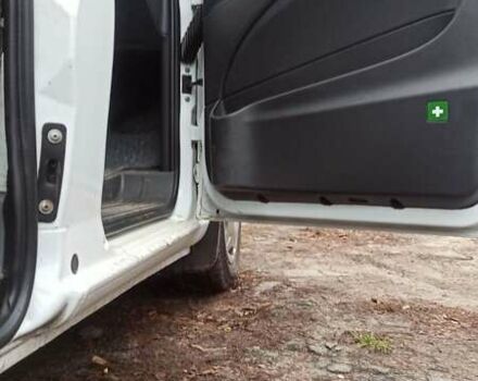 Белый Мерседес Вито, объемом двигателя 2.14 л и пробегом 213 тыс. км за 13500 $, фото 6 на Automoto.ua