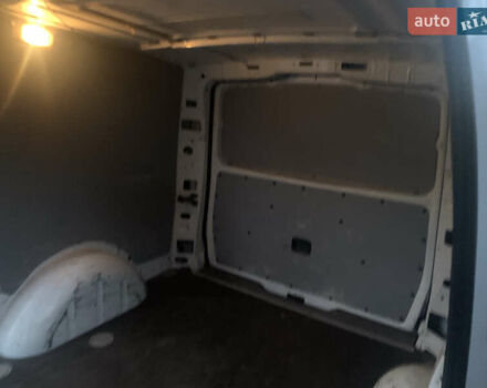 Белый Мерседес Вито, объемом двигателя 2.15 л и пробегом 338 тыс. км за 10500 $, фото 4 на Automoto.ua