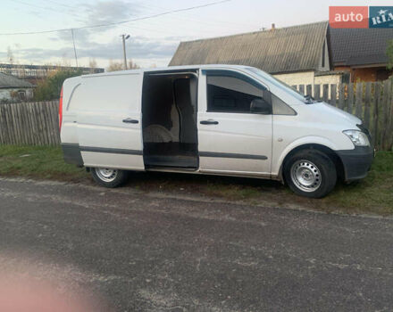 Белый Мерседес Вито, объемом двигателя 2.15 л и пробегом 338 тыс. км за 10500 $, фото 2 на Automoto.ua