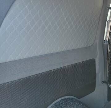 Белый Мерседес Вито, объемом двигателя 2.14 л и пробегом 313 тыс. км за 13850 $, фото 16 на Automoto.ua