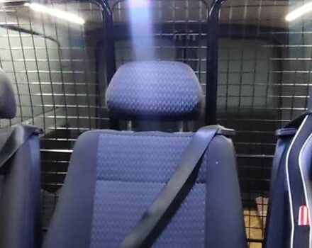 Белый Мерседес Вито, объемом двигателя 2.14 л и пробегом 313 тыс. км за 13850 $, фото 8 на Automoto.ua