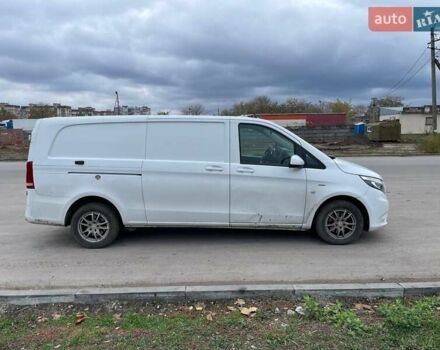 Белый Мерседес Вито, объемом двигателя 1.6 л и пробегом 250 тыс. км за 18000 $, фото 2 на Automoto.ua