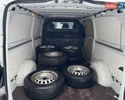 Белый Мерседес Вито, объемом двигателя 2.14 л и пробегом 143 тыс. км за 15999 $, фото 23 на Automoto.ua