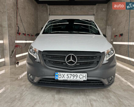 Белый Мерседес Вито, объемом двигателя 2.14 л и пробегом 143 тыс. км за 15999 $, фото 3 на Automoto.ua