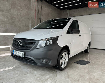 Белый Мерседес Вито, объемом двигателя 2.14 л и пробегом 143 тыс. км за 15999 $, фото 2 на Automoto.ua