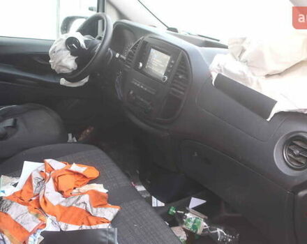 Белый Мерседес Вито, объемом двигателя 2.2 л и пробегом 187 тыс. км за 13500 $, фото 5 на Automoto.ua