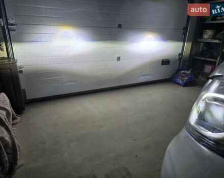 Белый Мерседес Вито, объемом двигателя 1.95 л и пробегом 144 тыс. км за 28000 $, фото 10 на Automoto.ua