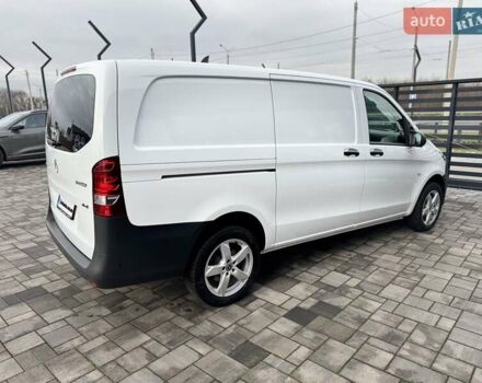 Белый Мерседес Вито, объемом двигателя 2 л и пробегом 186 тыс. км за 25500 $, фото 2 на Automoto.ua