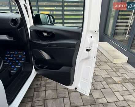 Белый Мерседес Вито, объемом двигателя 2 л и пробегом 186 тыс. км за 25500 $, фото 28 на Automoto.ua