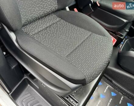 Белый Мерседес Вито, объемом двигателя 2 л и пробегом 186 тыс. км за 25500 $, фото 29 на Automoto.ua