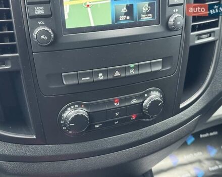 Белый Мерседес Вито, объемом двигателя 2 л и пробегом 186 тыс. км за 25500 $, фото 24 на Automoto.ua