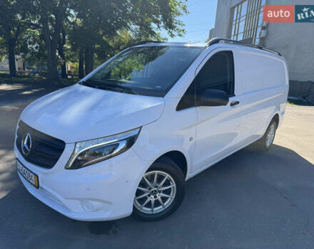 Белый Мерседес Вито, объемом двигателя 2.14 л и пробегом 183 тыс. км за 23499 $, фото 2 на Automoto.ua