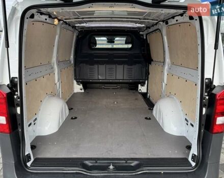 Белый Мерседес Вито, объемом двигателя 2 л и пробегом 186 тыс. км за 25500 $, фото 4 на Automoto.ua