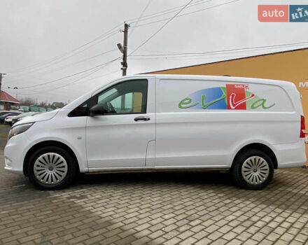 Белый Мерседес Вито, объемом двигателя 2.15 л и пробегом 195 тыс. км за 20700 $, фото 4 на Automoto.ua