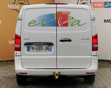 Белый Мерседес Вито, объемом двигателя 2.15 л и пробегом 195 тыс. км за 20700 $, фото 6 на Automoto.ua