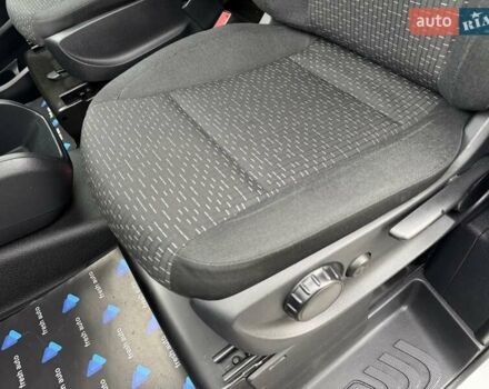 Белый Мерседес Вито, объемом двигателя 2 л и пробегом 186 тыс. км за 25500 $, фото 18 на Automoto.ua