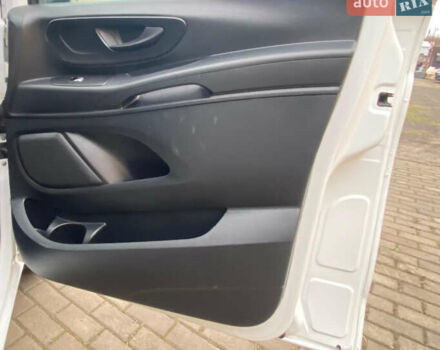 Белый Мерседес Вито, объемом двигателя 2.15 л и пробегом 195 тыс. км за 20700 $, фото 18 на Automoto.ua