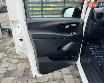 Белый Мерседес Вито, объемом двигателя 2 л и пробегом 186 тыс. км за 25500 $, фото 13 на Automoto.ua