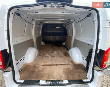 Білий Мерседес Віто, об'ємом двигуна 2.15 л та пробігом 195 тис. км за 20700 $, фото 19 на Automoto.ua