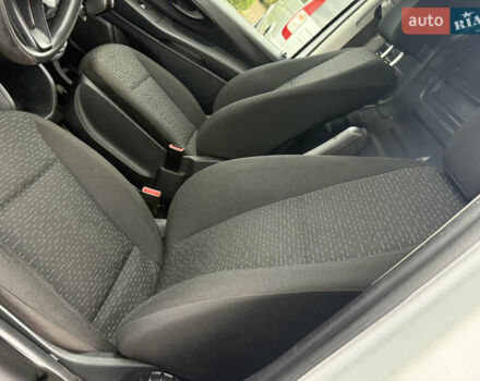 Белый Мерседес Вито, объемом двигателя 1.8 л и пробегом 126 тыс. км за 17777 $, фото 6 на Automoto.ua