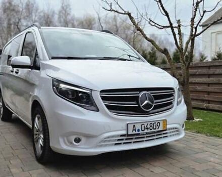 Белый Мерседес Вито, объемом двигателя 2 л и пробегом 209 тыс. км за 24399 $, фото 1 на Automoto.ua