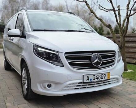 Белый Мерседес Вито, объемом двигателя 2 л и пробегом 209 тыс. км за 24399 $, фото 3 на Automoto.ua