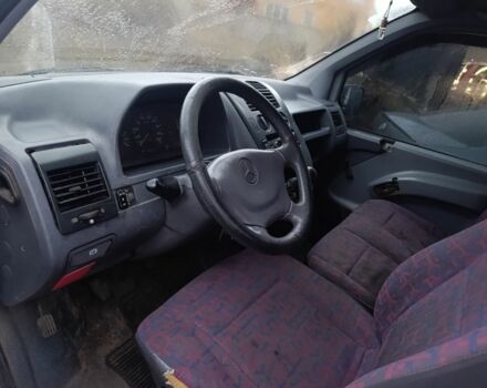 Белый Мерседес Вито, объемом двигателя 2.3 л и пробегом 340 тыс. км за 1600 $, фото 3 на Automoto.ua