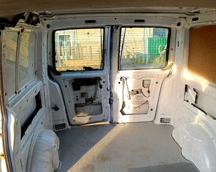 Белый Мерседес Вито, объемом двигателя 2.1 л и пробегом 469 тыс. км за 2800 $, фото 7 на Automoto.ua