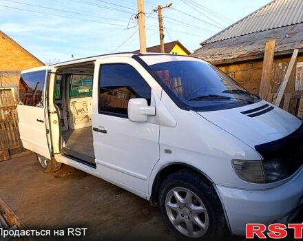 Белый Мерседес Вито, объемом двигателя 2.1 л и пробегом 469 тыс. км за 2800 $, фото 3 на Automoto.ua