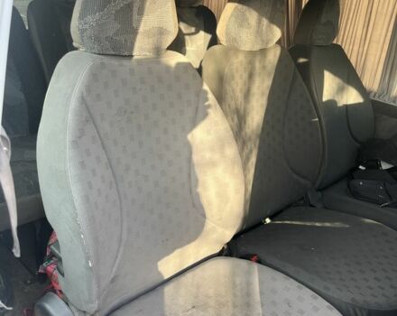 Белый Мерседес Вито, объемом двигателя 2.2 л и пробегом 270 тыс. км за 2000 $, фото 4 на Automoto.ua