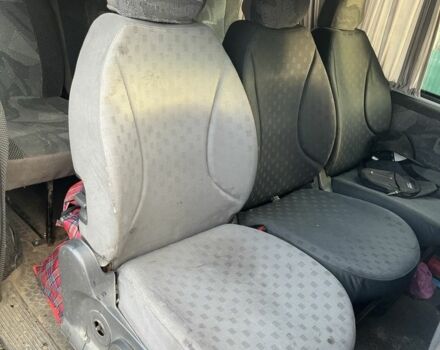 Белый Мерседес Вито, объемом двигателя 2.2 л и пробегом 270 тыс. км за 2000 $, фото 6 на Automoto.ua