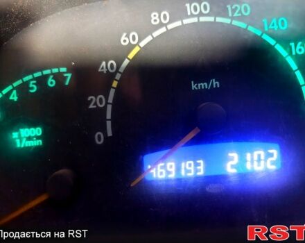 Белый Мерседес Вито, объемом двигателя 2.1 л и пробегом 469 тыс. км за 2800 $, фото 12 на Automoto.ua