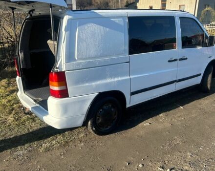 Белый Мерседес Вито, объемом двигателя 2.2 л и пробегом 414 тыс. км за 4500 $, фото 4 на Automoto.ua