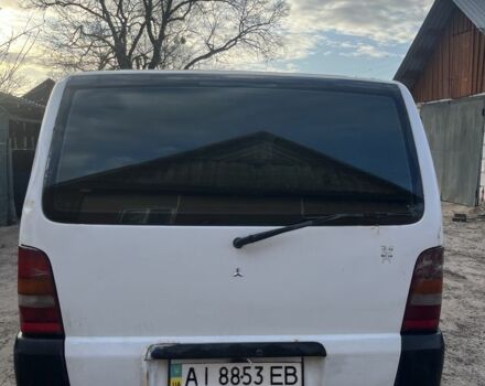 Белый Мерседес Вито, объемом двигателя 2.2 л и пробегом 270 тыс. км за 2000 $, фото 1 на Automoto.ua