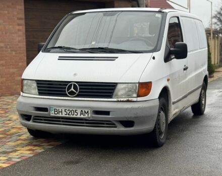 Белый Мерседес Вито, объемом двигателя 2.2 л и пробегом 330 тыс. км за 3300 $, фото 2 на Automoto.ua