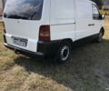 Белый Мерседес Вито, объемом двигателя 2.2 л и пробегом 200 тыс. км за 2700 $, фото 3 на Automoto.ua
