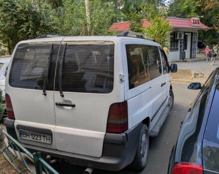 Белый Мерседес Вито, объемом двигателя 2.2 л и пробегом 5 тыс. км за 3700 $, фото 1 на Automoto.ua